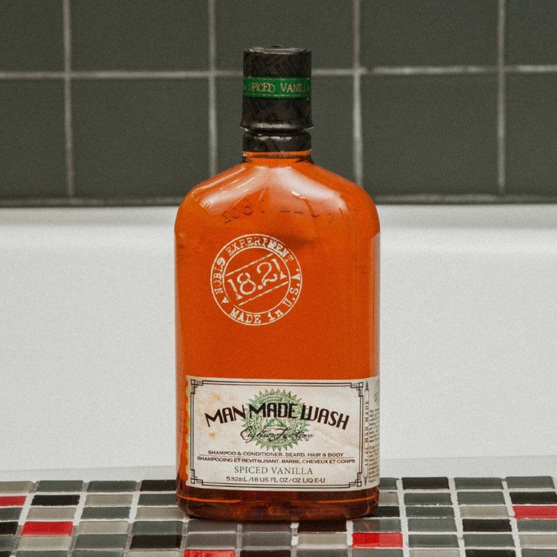 Daugiafunkcė priemonė vyrams 3 in 1: stiprinamasis šampūnas, kondicionierius ir kūno prausiklis viename 18.21 Man Made Wash Spiced Vanilla