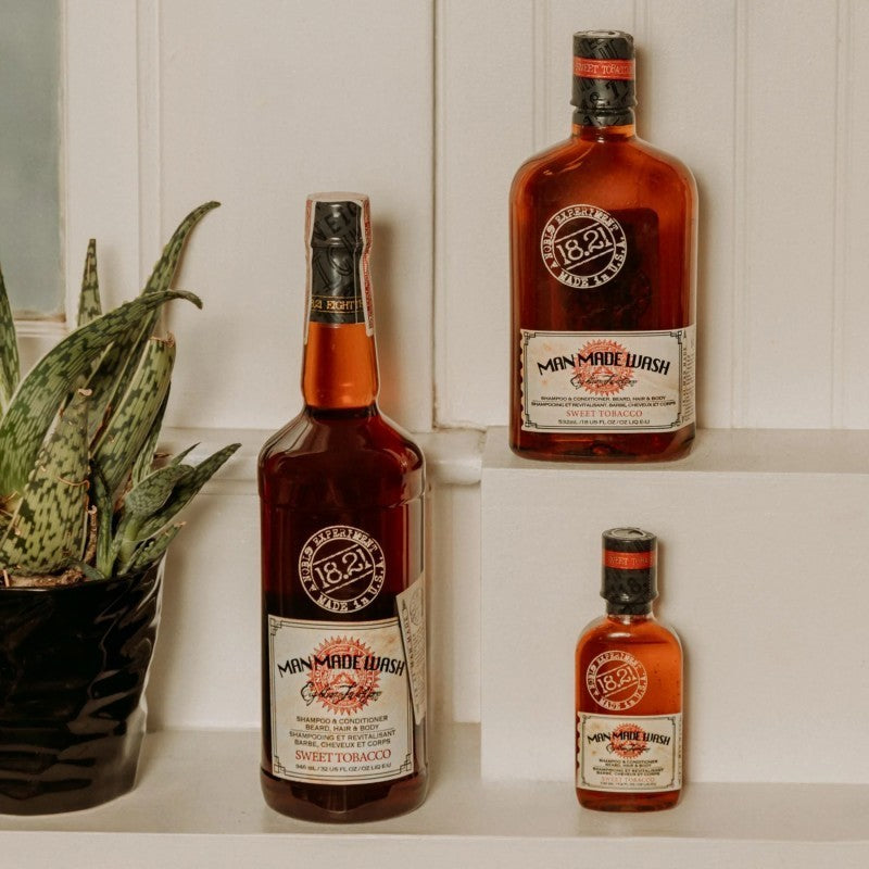 Daugiafunkcė priemonė vyrams 3 in 1, t.y. stiprinamasis šampūnas, kondicionierius ir kūno prausiklis viename 18.21 Man Made Wash Sweet Tobacco
